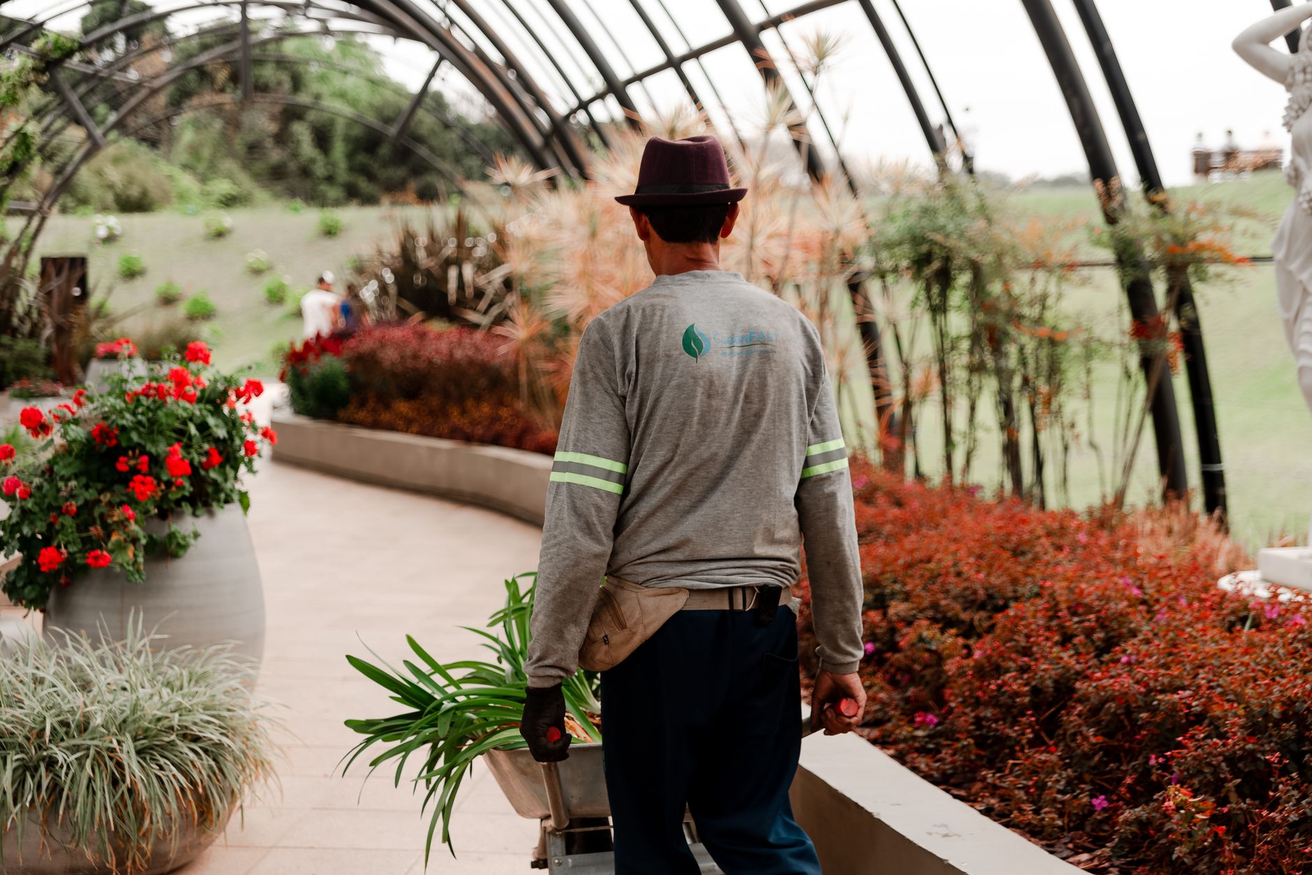 Jardinier paysagiste équipe à Lyon